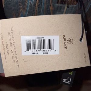 Size 9.5 D width (medium) Ariat boots. Brand new never warn, still have tags.
